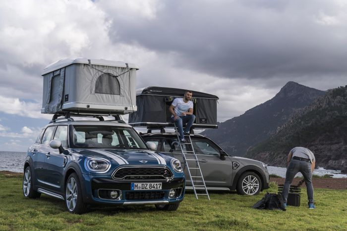 Всеки може да къмпингува на покрива на своето Mini Countryman